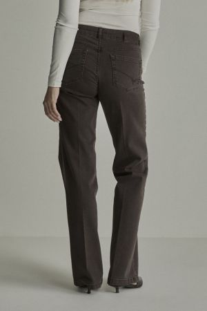  205 deep brown