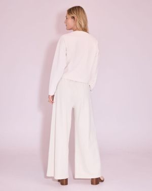  032 chalk white