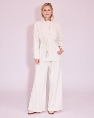  032 chalk white