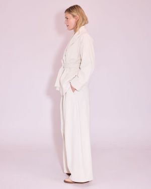  032 chalk white