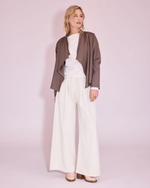  032 chalk white