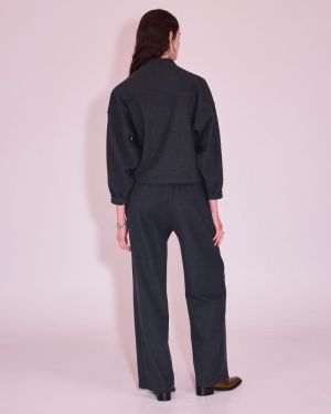 685 dark green